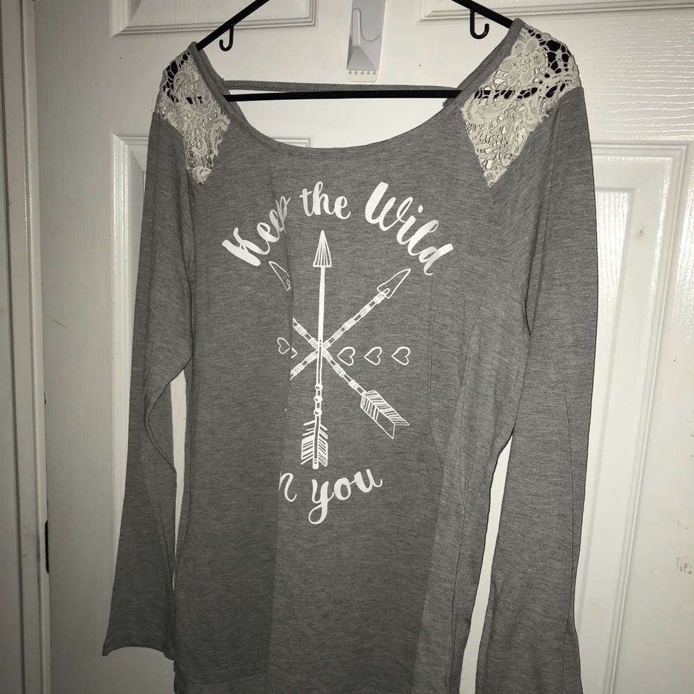 Lace shoulder graphic tee- XXL